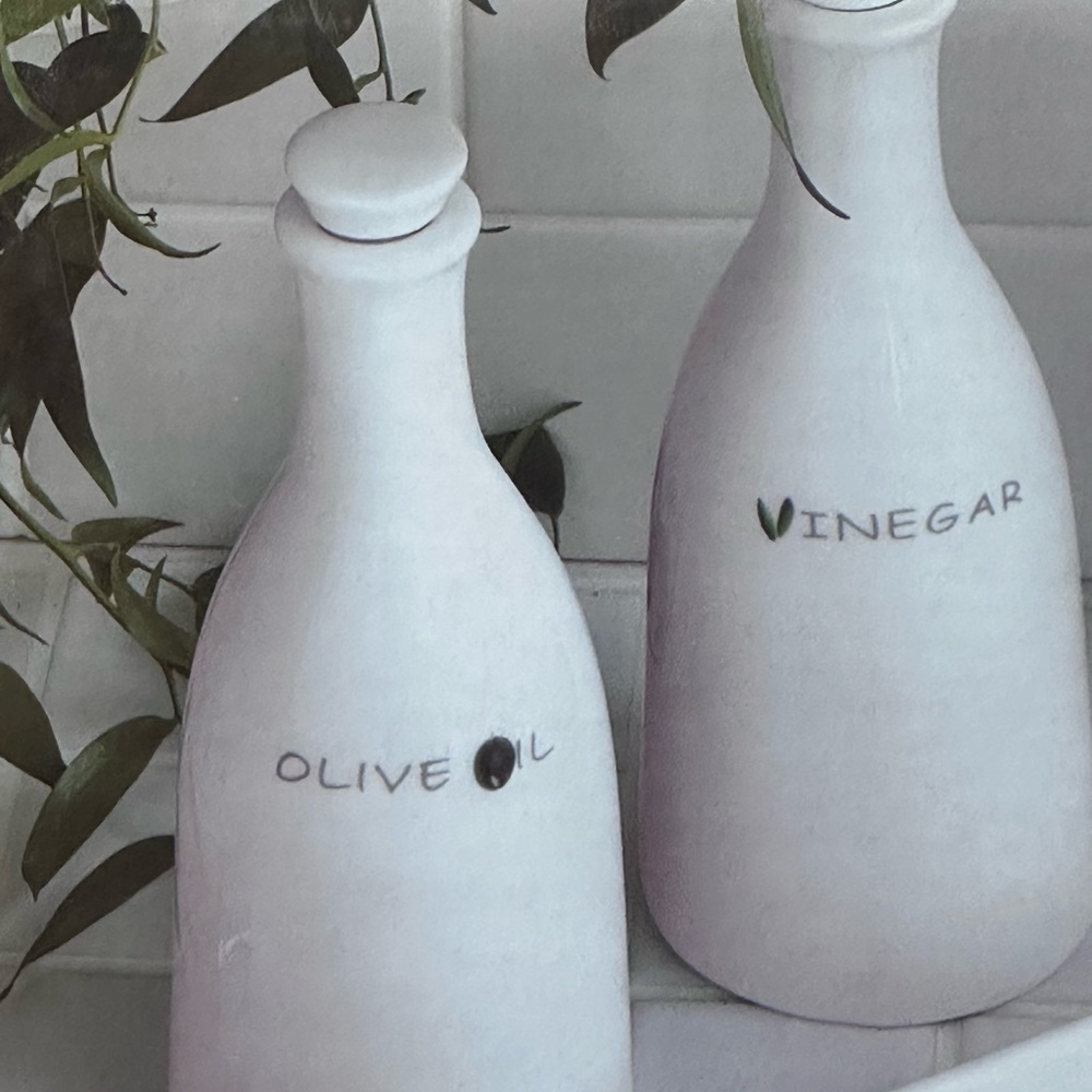 Porcelain olive oil and vinegar pours
